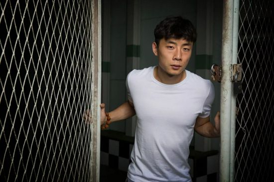 作为万达影业打造的悬疑推理力作，该片的幕后阵容也实力强劲
